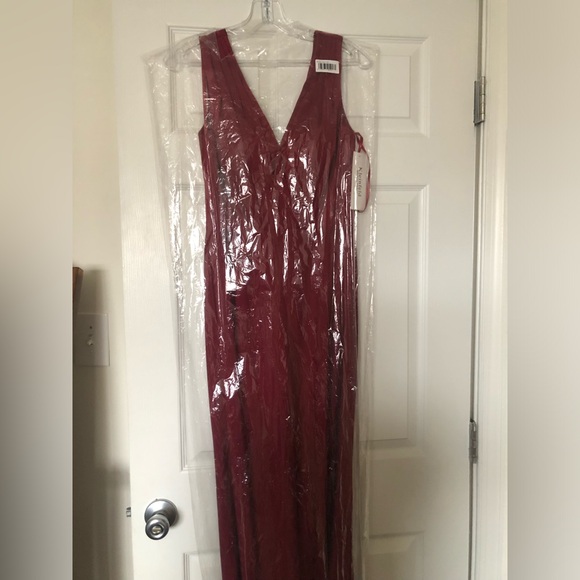 Size 4 Red Floor Length Formal Dress never worn and still wrapped in plastic - Picture 1 of 3